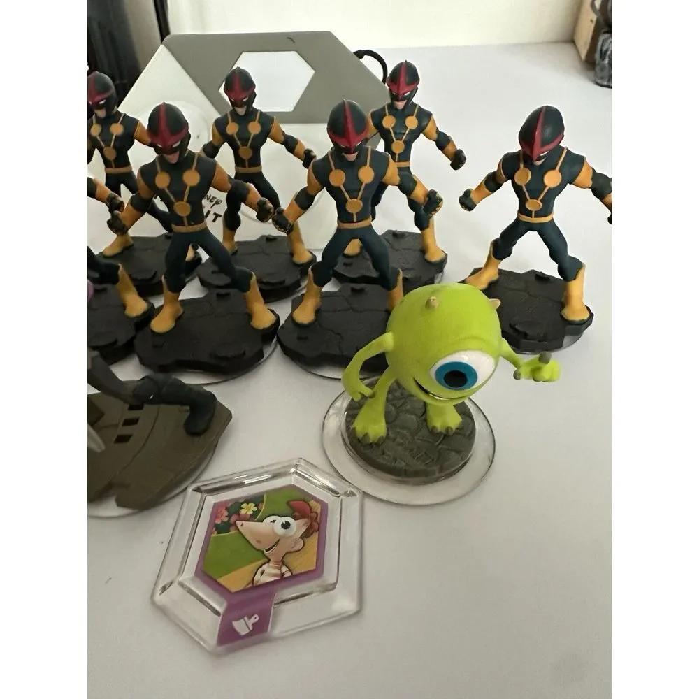 Pixar Disney Infinity‎ Lot of 17 Characters Plus Portal *